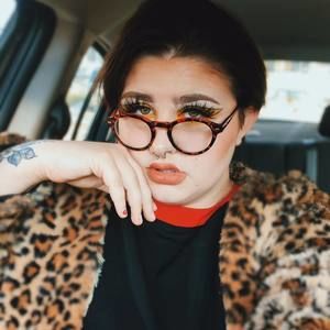 Meet your Posher, Jade